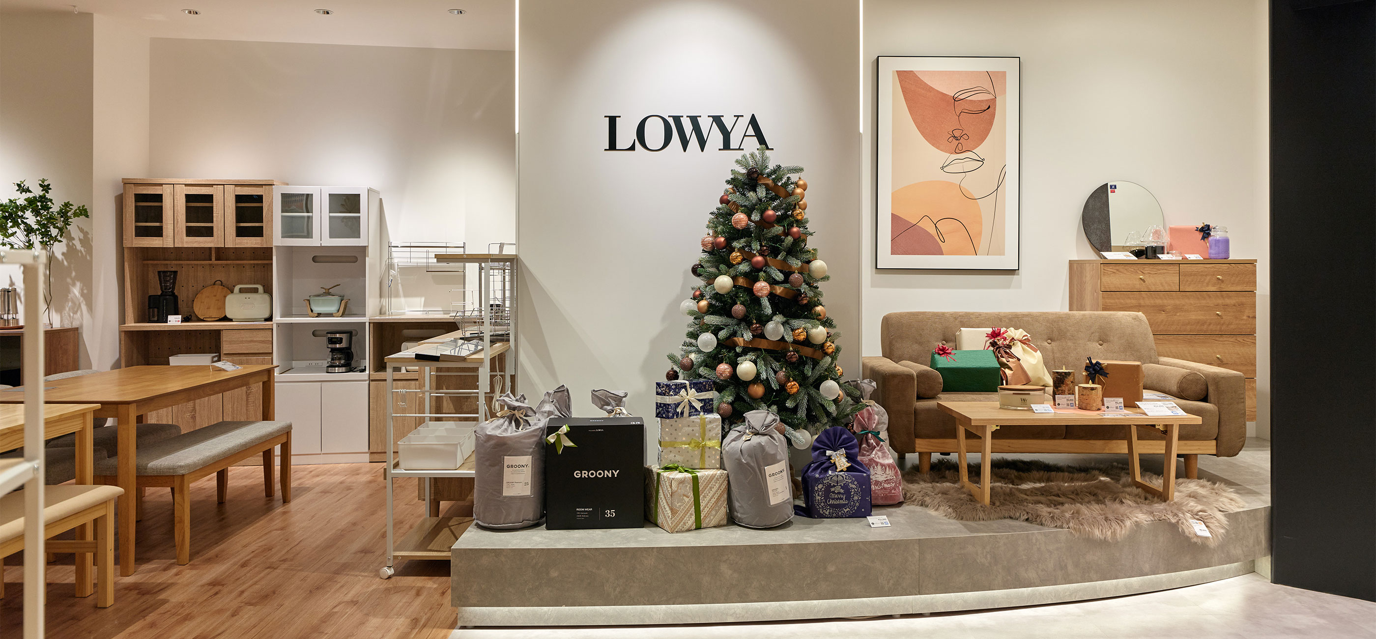 LOWYA Namba Parks store