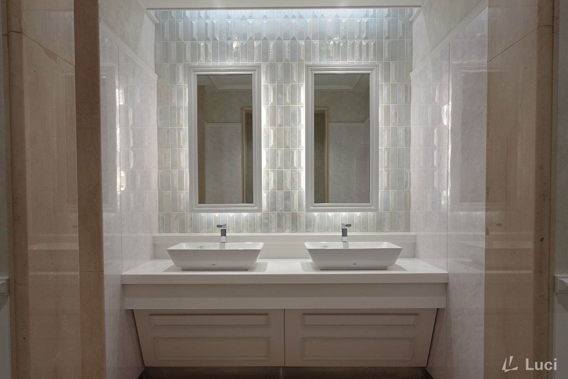 宝塚大劇場 改札内3階トイレ