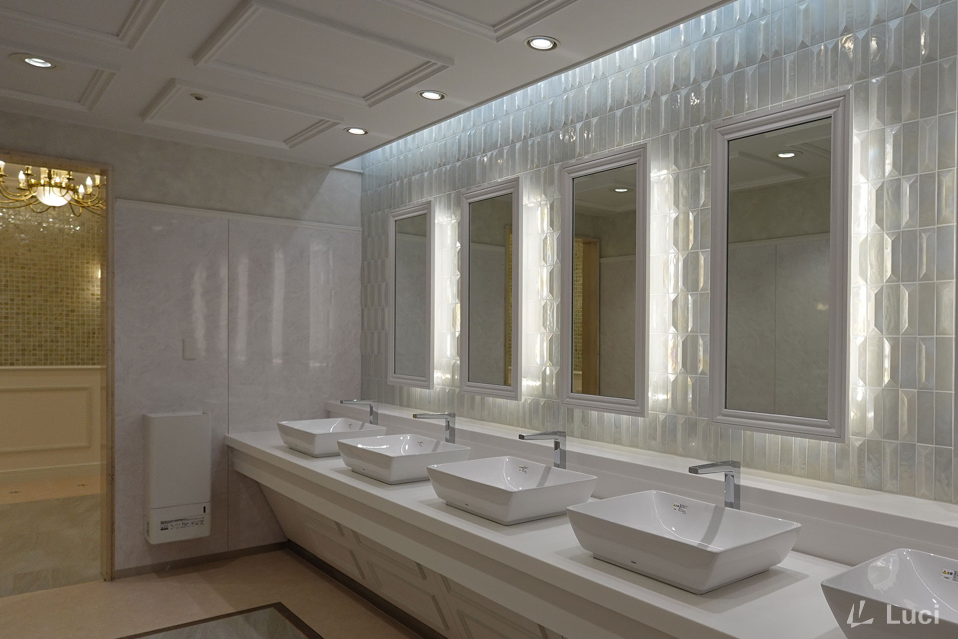 宝塚大劇場 改札内3階トイレ